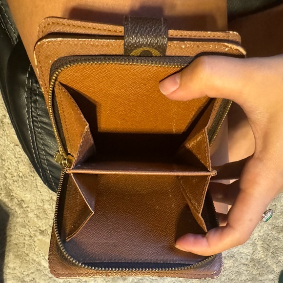 Vintage Louis Vuitton Zip Around Wallet With Snap - Picture 3 of 9